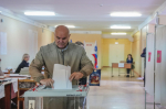 Председатель Совета ветеранов Воркуты Николай Высыпков выполнил свой гражданский долг. Проголосовал на всех уровнях - от Главы региона до местных депутатов.